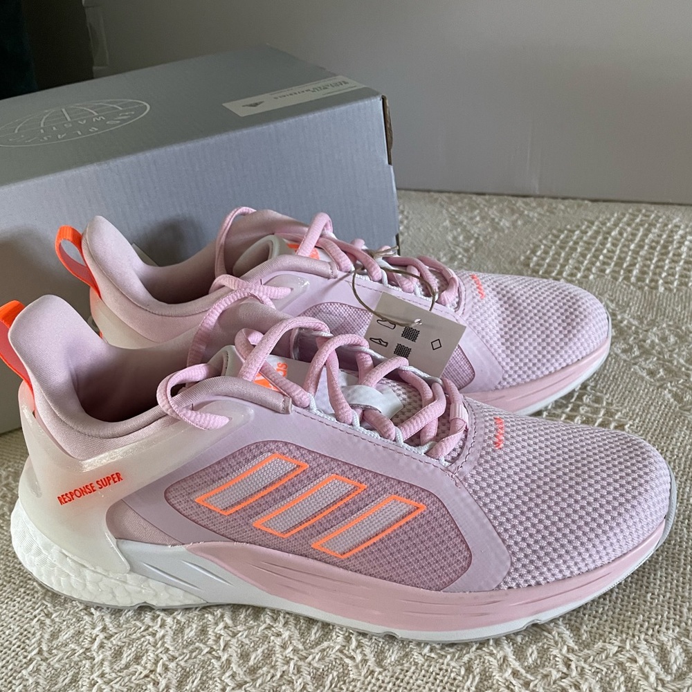 NEW ADIDAS RUNNING SHOES - Picture 9 of 16